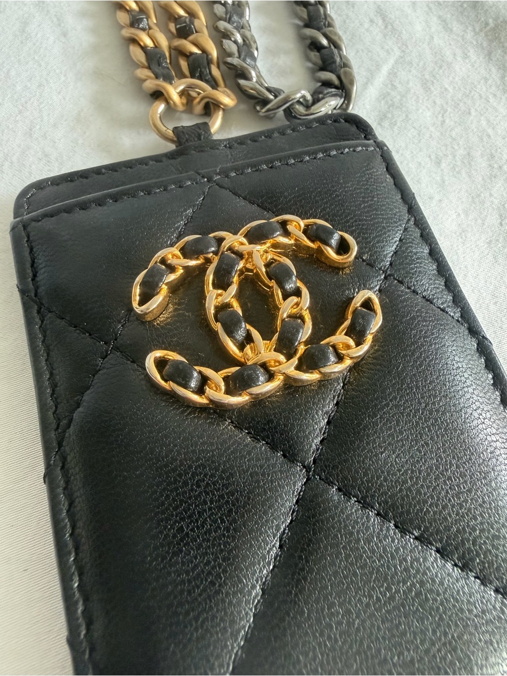 Shiny Goatskin Quilted CHANEL 19 Card Holder On Chain Black - Picture 6 of 7